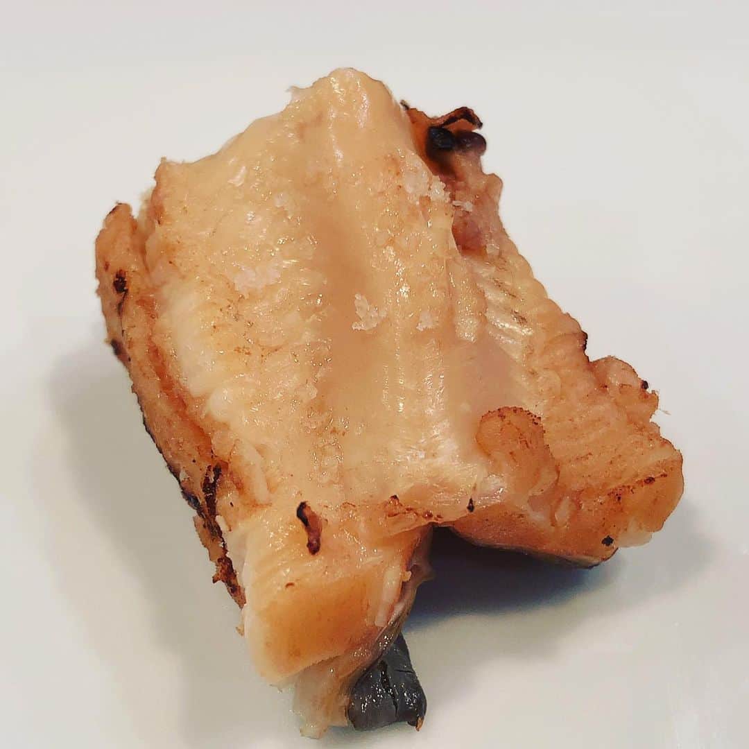 田中ウルヴェ京さんのインスタグラム写真 - (田中ウルヴェ京Instagram)「ちょっと前ですが。 カマトロ ウニ カスゴ イワシ アナゴを塩で。 夏の鮨は最高。 Sushi in summer is really special. #なつのすし #六本木ディナー #sushi」7月17日 22時57分 - miyako.tanaka.oulevey