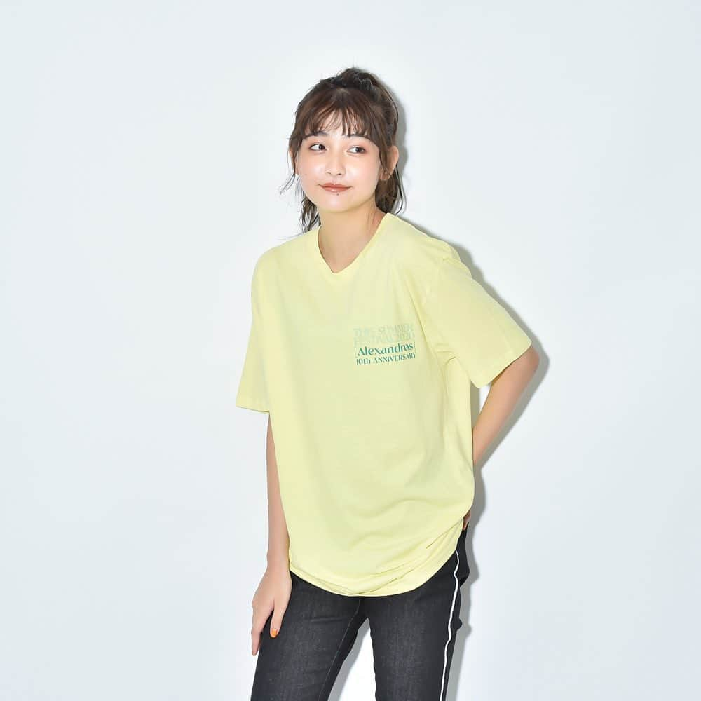 [ALEXANDROS]さんのインスタグラム写真 - ([ALEXANDROS]Instagram)「【通販】  UKFC ONLINE SHOPにて明日7/18(土)21:00〜、THIS SUMMER FESTIVAL 2020新作グッズ発売決定！  【販売期間】 7/18(土)21:00 〜7/26(日)23:59  この期間にご注文のお客さまには、ディスフェス当日までにお届けいたします。 是非ご利用ください！  --------------▼ラインナップ▼--------------  ▼THIS SUMMER FESTIVAL 2020 TEE ▼FOR FREEDOM TEE ▼POSTER TEE ▼THIS SUMMER FESTIVAL 2020 RUBBER WRISTBAND ▼BEDROOM LOGO RUBBER KEYCHAIN ▼THIS SUMMER FESTIVAL 2020 ACRYLIC KEYCHAIN ▼THIS SUMMER FESTIVAL 2020 BADGE SET ▼THIS SUMMER FESTIVAL 2020 STICKER ▼BEDROOM LOGO TUMBLER ▼SHORTS ▼REUSABLE BAG  -----------------------------------------------  Model by 川上洋平 @yoohei_alexandros Model by 花音﻿ @kanon_1228 ﻿ #alexandros﻿ #ドロスグッズ ﻿ #ドロス10周年﻿ #goods﻿ #merch﻿ #newmerch﻿ #thissummerfestival2020  #bandmerch﻿ #tshirt」7月17日 22時59分 - alexandros_official_insta