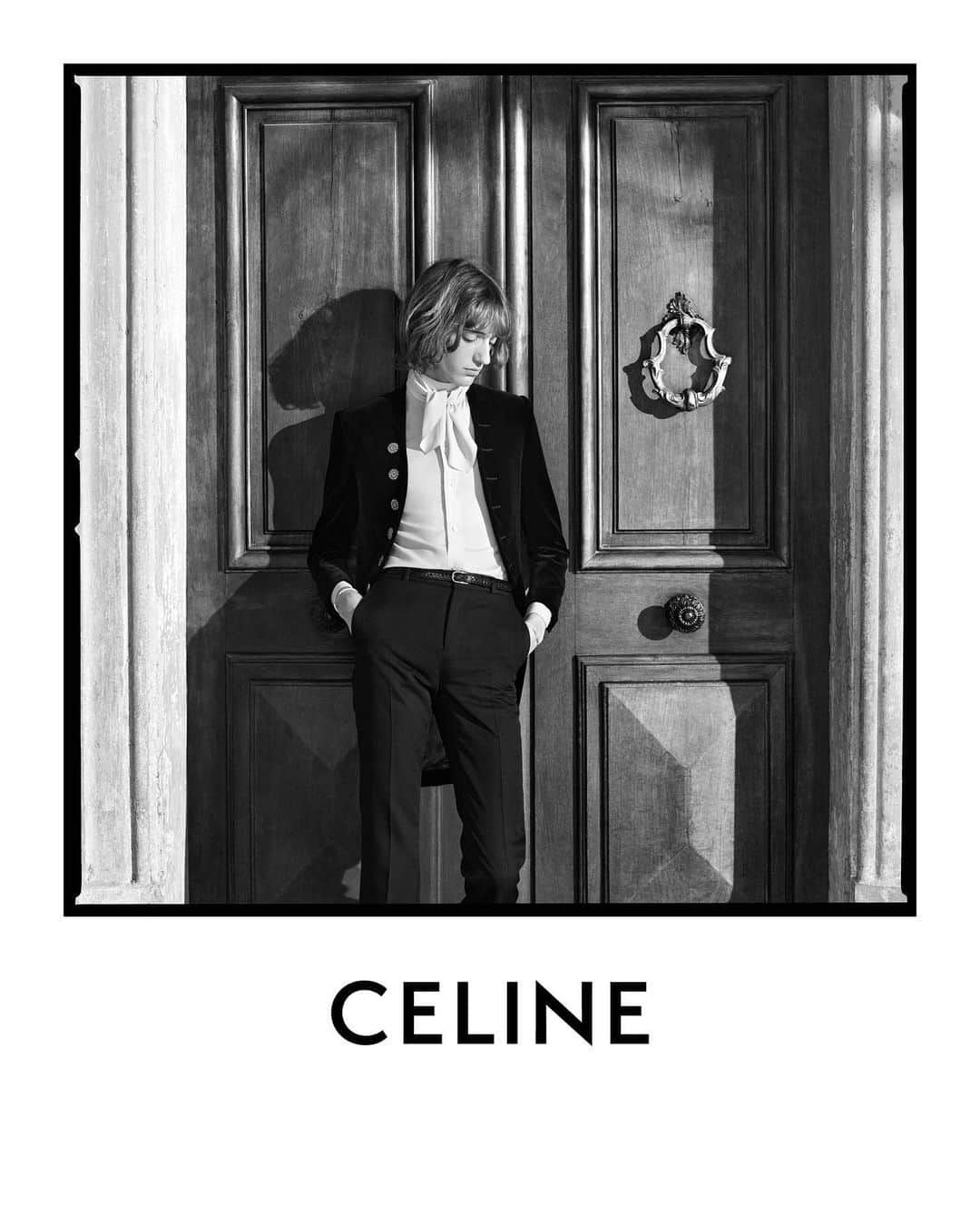 Celineさんのインスタグラム写真 - (CelineInstagram)「CELINE HOMME WINTER 20 CELINE BLACK TIE VELVET MARQUIS JACKET   COLLECTION AVAILABLE IN STORE AND AT CELINE.COM AUGUST 28 2020   DYLAN PHOTOGRAPHED BY @HEDISLIMANE IN SAINT TROPEZ IN JUNE 2020   #CELINEHOMME #CELINEBYHEDISLIMANE」7月17日 22時59分 - celine