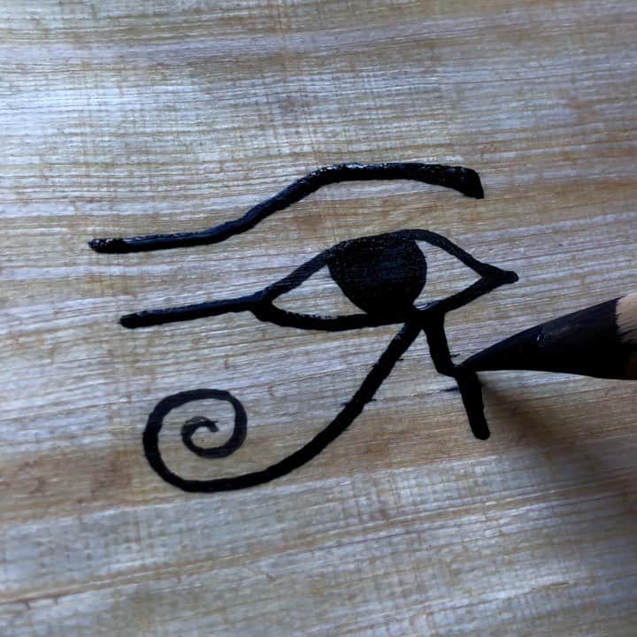 Seb Lesterのインスタグラム：「So much fun exploring the world of Egyptian Hieroglyphics. This is The Eye of Horus, an iconic Egyptian symbol of protection and good health. Follow @googleartsculture to learn more about hieroglyphs and ancient Egypt. Link in profile. ✍️🙂👍 #ad #hieroglyphics #egypt #iconic #eyeofhorus #amazing」