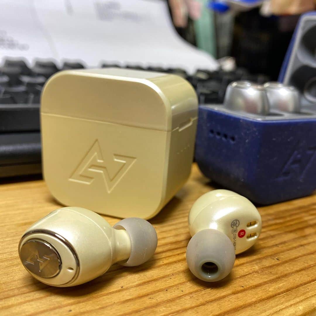 森田繁のインスタグラム：「AVIOT TE-D01gv。 発送通知が午前で、夕方には到着。D-01gからどう進化したかな？」
