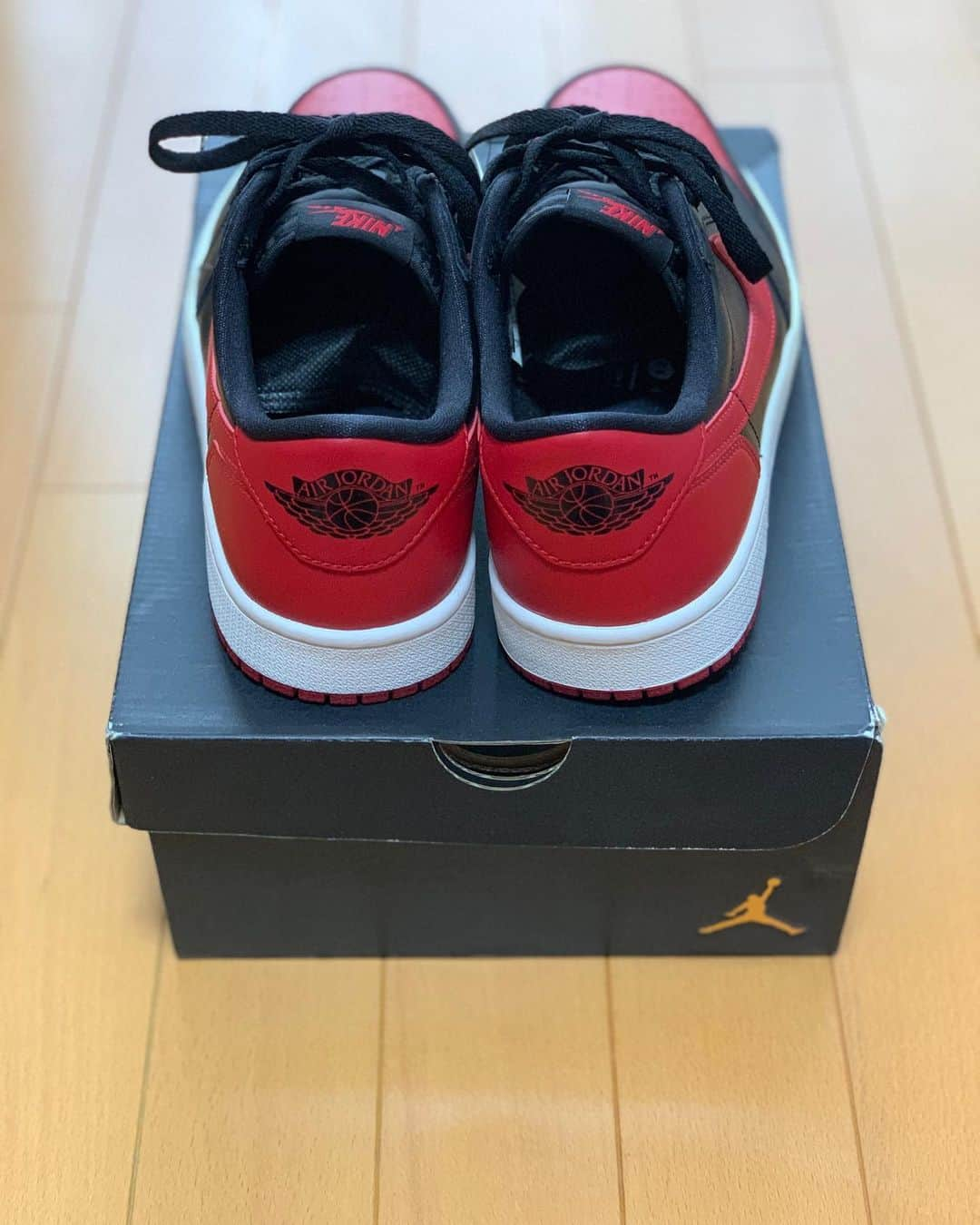 岩本煌史さんのインスタグラム写真 - (岩本煌史Instagram)「got new kicks!! NIKE AIR JORDAN 1 RETRO LOW OG “BRED”  #nike #ナイキ #airjordan #airjordan1 #airjordan1low #エアジョーダン #bred #ブレッド #aj1lowbred #国内未発売 #国内未発売モデル #worm #wormtokyo #prowrestler #プロレスラー #prowrestling #プロレス #ajpw #全日本プロレス #三重県 #桑名市 #出身 #岩本煌史 #sneaker #スニーカー #スニーカー大好き #足元倶楽部 #キモ撮り#スニーカーヘッズ #イワモトヘッズ」7月17日 23時17分 - koji_iwamoto