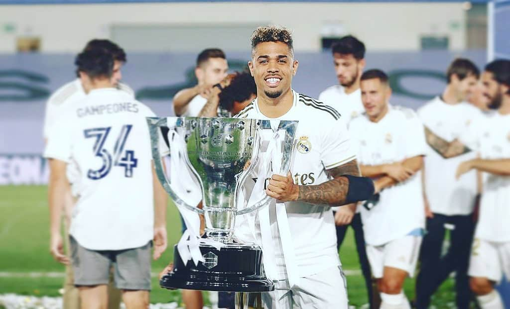 マリアーノ・ディアス・メヒアさんのインスタグラム写真 - (マリアーノ・ディアス・メヒアInstagram)「Campeones de Liga! ✌🏽🏆⚽️ #rmliga」7月17日 23時37分 - marianodiazmejia