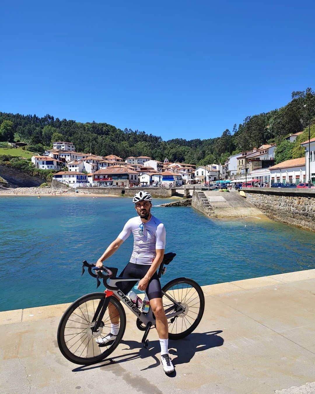 ダビド・ビジャさんのインスタグラム写真 - (ダビド・ビジャInstagram)「Ruta mañanera con buena gente 💙💛🚴✌ @andresga04 @armayorrodriguez @adrian.pello #tazones #rodiles #orbeabicycles #RudyProject #DMTCycling #226ers #asturiasparaisonatural #veranoenasturias」7月17日 23時39分 - davidvilla