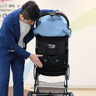 ピジョンさんのインスタグラム写真 - (ピジョンInstagram)「【本日中ならポイント8倍💰B形ベビーカー#ビングル 数量限定モデル発売開始✨】先日ご紹介しました、ピジョンのシングルタイヤを搭載したB形ベビーカー、Bingle（ビングル）2020年モデルに、さらに新機能を搭載した限定品💕  「BingleFan＋（ビングルファンプラス）」 が昨日発売になりました～🎉  ファンとは、そう「扇風機」。でもただの、扇風機付きではありません🍃 背面部分に「吸引式」のファンがついているんです❕  赤ちゃんの背中にこもる熱や湿気を吸い上げ、外へ逃がしてくれる😍 という、なかなかベビーカー用とは思えぬ本格派のすごいファン。  そのヒミツを企画担当であるピジョン社員石沢が、ピジョンの新メディア「メーカーズプッシュ」で熱くご紹介しています。  今ストーリーに記事URLをアップしておりますので、ぜひその雄姿をご覧ください🙇 （場所はピジョン本社の1階ですけど）  今やビングルはB形ベビーカーの中ではかなりの人気者となったベビーカー。 発売から愛用して支えてくださった皆さん、ありがとうございますー🙌  その人気機種ビングルの2020年モデルにファンをつけたモノ。  ファンユニットバック装備時で、重量は4.7㎏とコンパクトさは変わらず。 そしてボールベアリング搭載のシングルタイヤ搭載で押しやすさも変わらずです✌️  こちらはピジョン公式オンラインショップ限定モデル。  本日18日は「8のつく日」、恒例の公式オンラインショップポイント8倍デー❗ ちょっとお得にお求めいただけるチャンスの日です💰  もし前から気になったいた方がいらっしゃいましたら！本日、またはもうちょっと悩みたい時は28日のポイント8倍デーをぜひ狙ってゲットしてくださいね♥  ※ビングルファンプラスの特集ページと企画担当石沢の熱い語りは、プロフィールのハイライト「ビングルファン+発売！」「通気性に着目したベビーカー」のURLから☑️ ---------- #ビングル #bingle #赤ちゃんとお出かけ #赤ちゃん #ベビー #b型ベビーカーデビュー #b型ベビーカー #赤ちゃんのいる暮らし #赤ちゃんのいる生活 #お出かけ #熱中症 #熱中症対策 #熱中症対策グッズ #おすわり #7ヶ月 #生後7ヶ月 #軽量ベビーカー #コンパクトベビーカー #シングルタイヤ #シングルタイヤベビーカー #押しやすい #押しやすいベビーカー #FUNRIDEベビーカー #新商品 #ビングルbb0 #ビングルファンプラス #binglefan+ #ピジョン公式オンラインショップ #ピジョン  #これからオンラインイベントなのにギリギリまでpostを書く計画性のなさが悲しい」7月18日 9時07分 - pigeon_official.jp