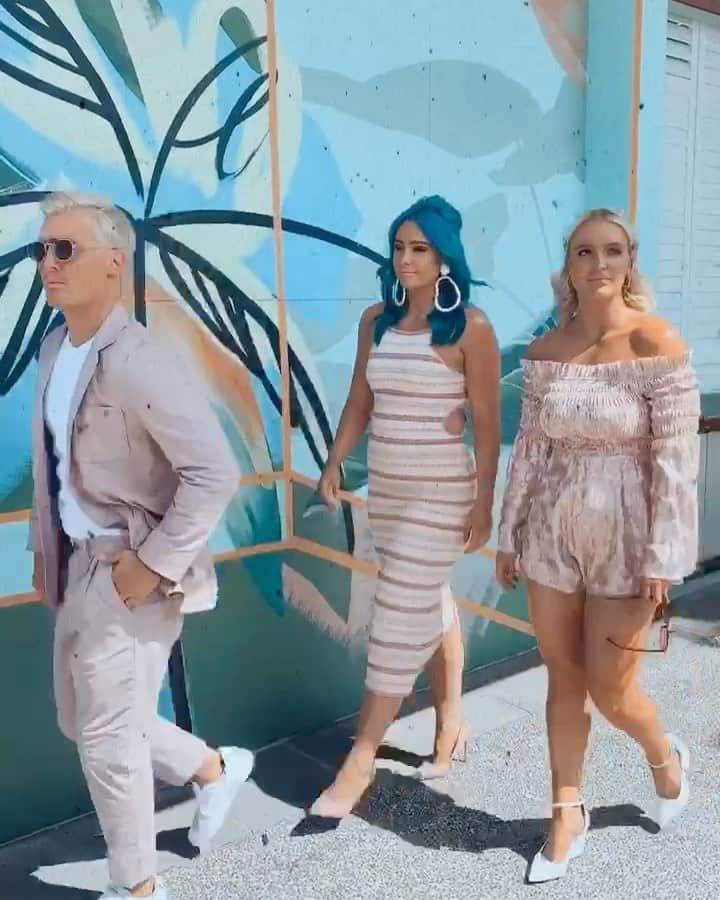 シェパードのインスタグラム：「Walking into the weekend like:」