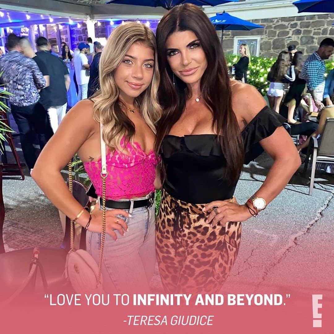 E! Onlineさんのインスタグラム写真 - (E! OnlineInstagram)「Teresa Giudice is showing support for her daughter, Gia, who recently shared the results of her nose job. Link in bio for a closer look at Gia's reveal and post about the procedure. (📷: Instagram)」7月18日 9時15分 - enews