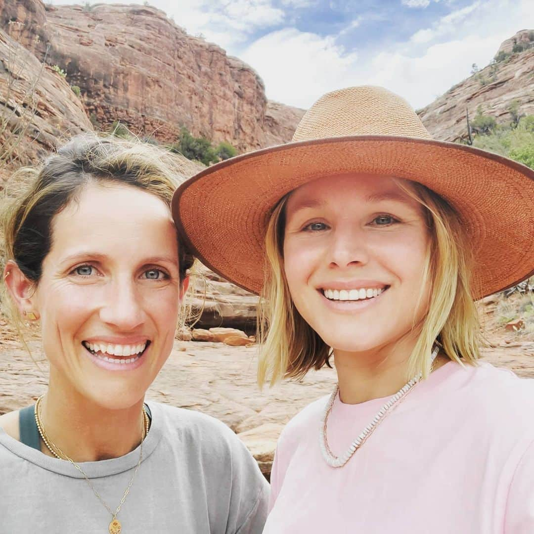 クリスティン・ベルさんのインスタグラム写真 - (クリスティン・ベルInstagram)「Sedona AZ is hot as Hades! Thank you for the beautiful hikes, the river swimming and the boarder line heat stroke. Our pod is grateful for the beauty this country has to offer.  ***@daxshepard had to work on (the very safe set of) #topgearamerica so our pod decided to follow him for a fun family road trip. We were extra cautious the whole time and only took our masks off when we were secluded. #staysafeamerica🇺🇸」7月18日 9時21分 - kristenanniebell