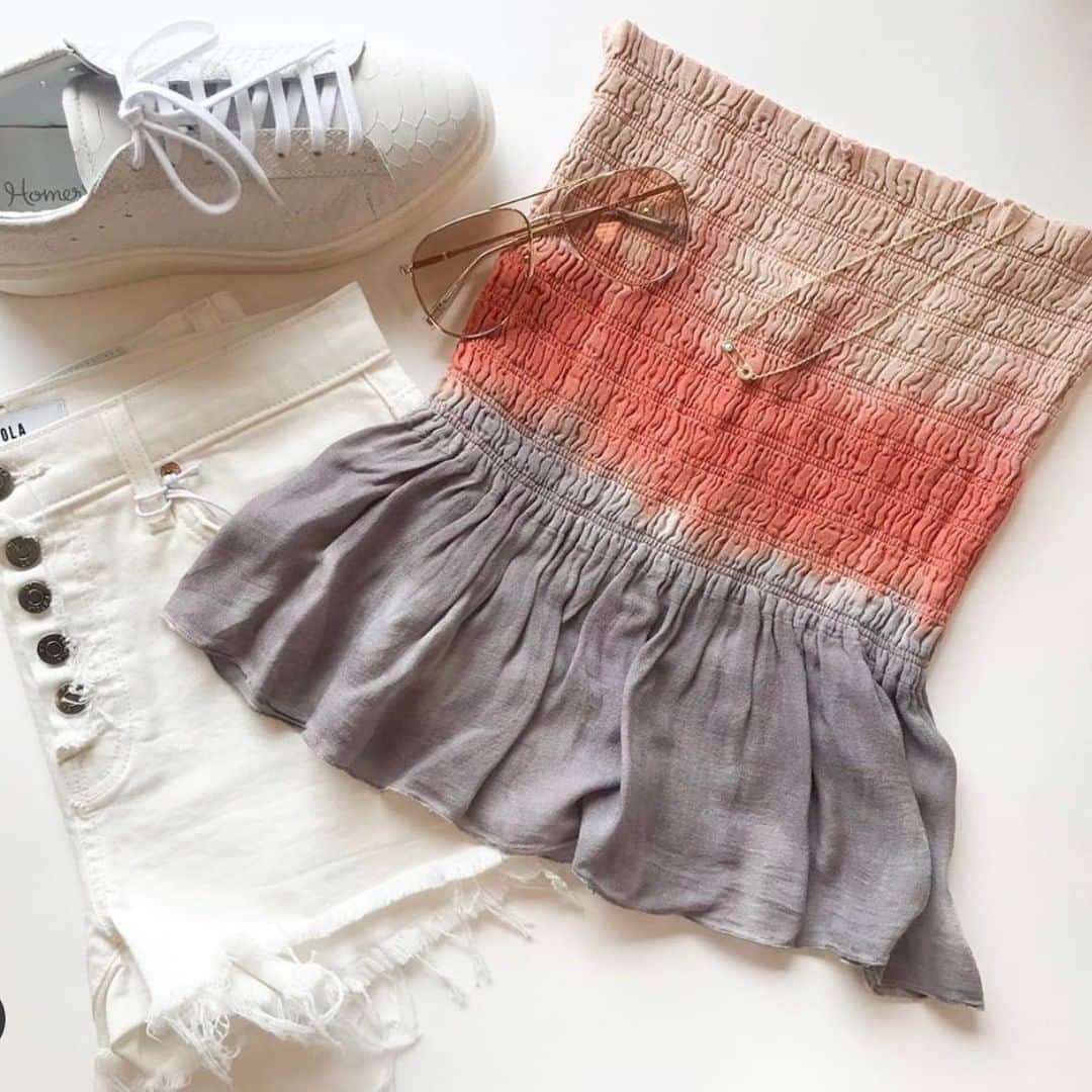 のインスタグラム：「How adorable is this tie dye top😍🙌🏼💕 we are wearing it on repeat for summer☀️ @shopbctwo #chaserbrand #tiedye #dipdye #tiedyetrend #tiedyetop #straplesstop #summertops #summerstyles #summeroutfitinspo #summerfashion」