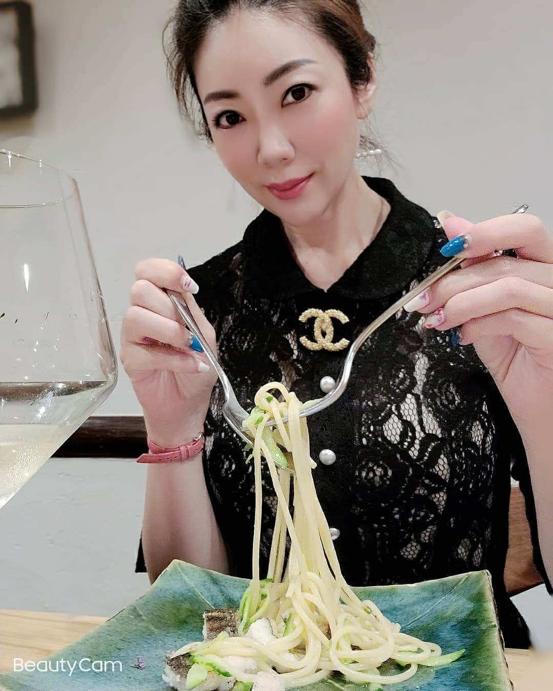 今堀恵理さんのインスタグラム写真 - (今堀恵理Instagram)「京の食材を中心に使ったイタリアン【Obase オバセ】  @obase.japan さん  市役所前の京都らしい町家レストラン  京野菜もしっかり出ます 鮎のつけ麺など和テイストで軽くて好みでした  重くなくて品よく美味しい リピートする方が多いと思います  コーデ ワンピース　@m.s.felice ピアス　@s_pearl_kobe 時計　@cartier  でした  #Kyoto #町家 #京野菜」7月18日 9時38分 - eriimahori