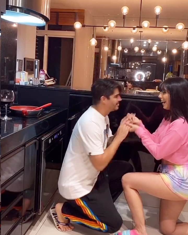 Gabriela Salesのインスタグラム：「O pedido veio kkkkk forçadamente, mas veio 😂😂😂」