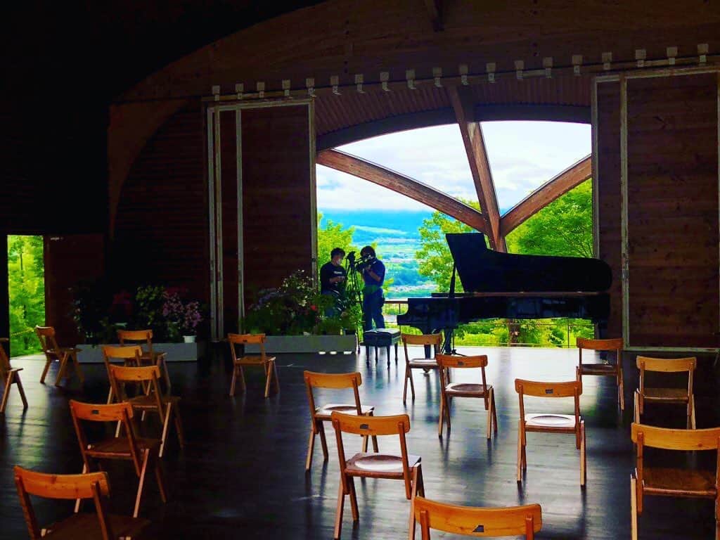 金子三勇士さんのインスタグラム写真 - (金子三勇士Instagram)「Outdoor social distancing concerts, day 2. #MiyujiKaneko #SteinwayArtist #outdoorconcert #Japan #socialdistancing #pianoconcert #pianist #Uedacity #金子三勇士 #野外コンサート #上田市 #信州国際音楽村 #ピアニスト #ピアノリサイタル #スタインウェイ」7月18日 10時03分 - miyujikaneko_official