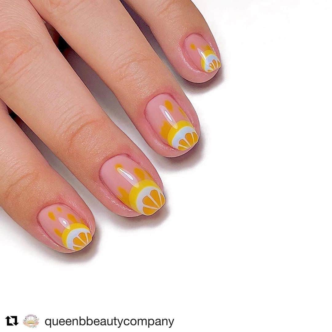 Nail Designsさんのインスタグラム写真 - (Nail DesignsInstagram)「Credit: @queenbbeautycompany  ・・・ Fruity Frenchie Friday 🍋💧 #squeezetheday」7月18日 10時16分 - nailartfeature