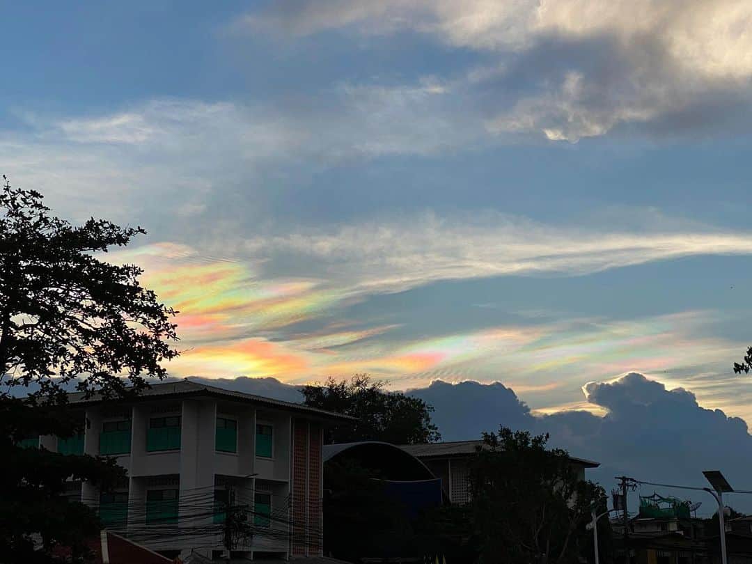 のインスタグラム：「Unicorn sky 🦄💗💜💛💚」