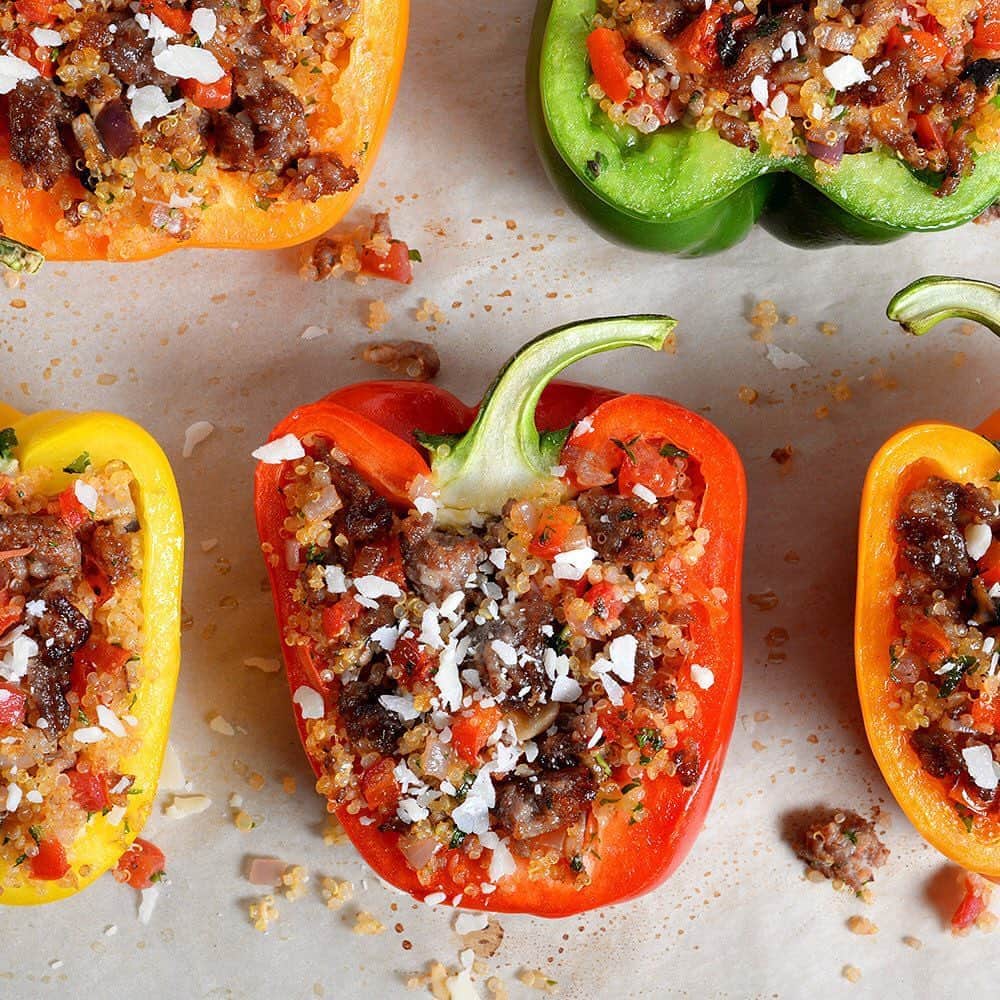 ジョンソンヴィルのインスタグラム：「Favorite way to eat a bell pepper? Stuffed with Italian Ground Sausage. This recipe also happens to be packed with the superfood quinoa and other tasty veggies like mushrooms, tomatoes, and onions. Healthy and flavor-filled all in one bite.   Check out the link in our bio for recipe & product details. #BetterWithSausage」
