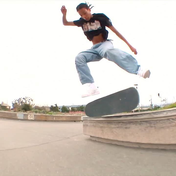 スラッシャーのインスタグラム：「🤩 @venturetrucks x @thrashermag now LIVE 📡」