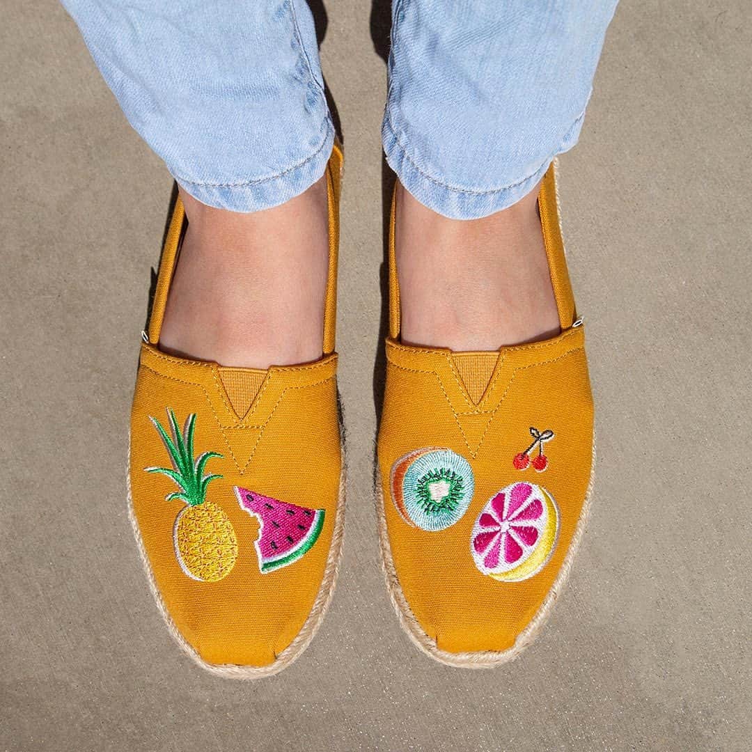 トムズシューズのインスタグラム：「A delicious way to update your closet. 🍍🍉🥝🍒」