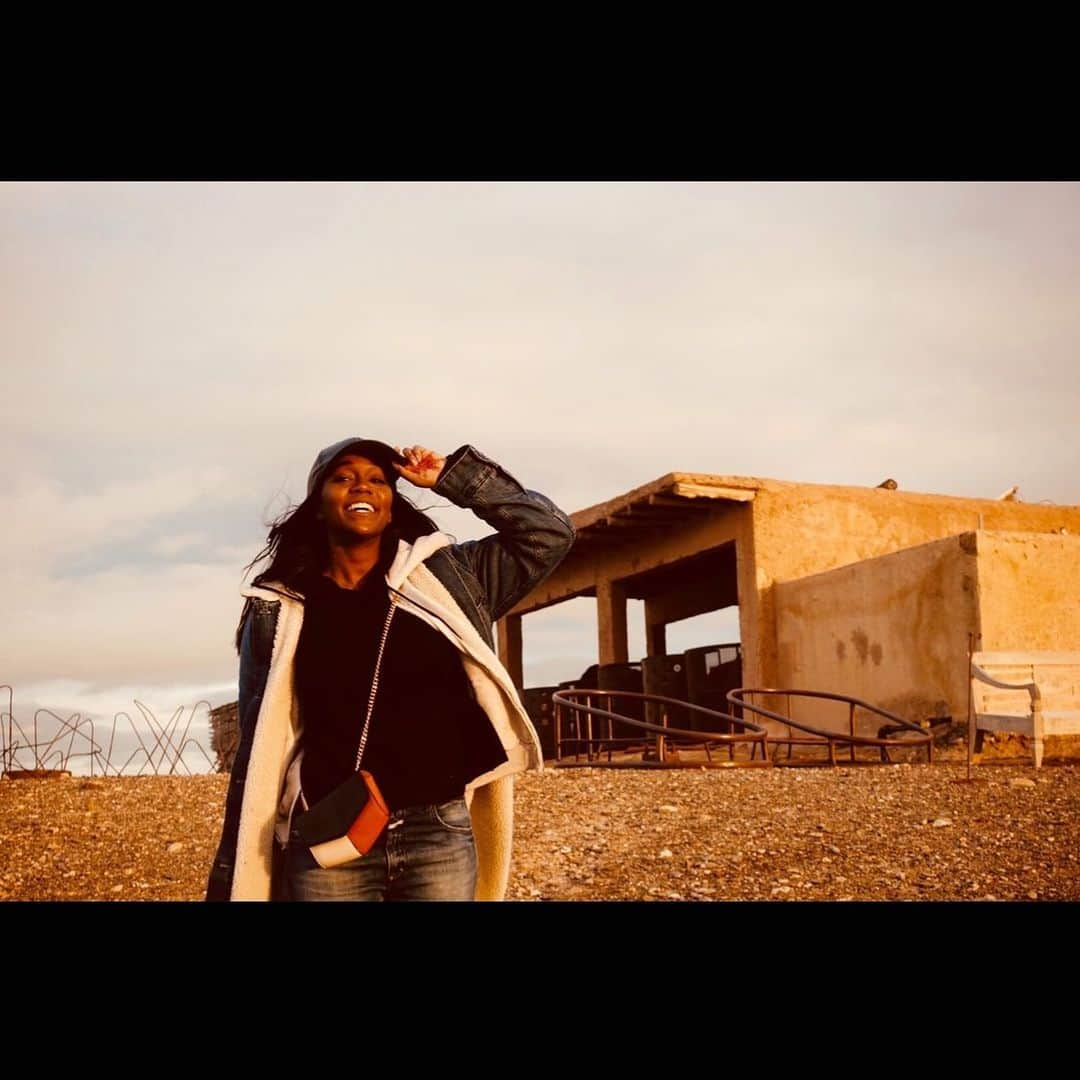 アジャ・ナオミ・キングさんのインスタグラム写真 - (アジャ・ナオミ・キングInstagram)「Somewhere out there... 💋」7月18日 2時35分 - ajanaomi_king