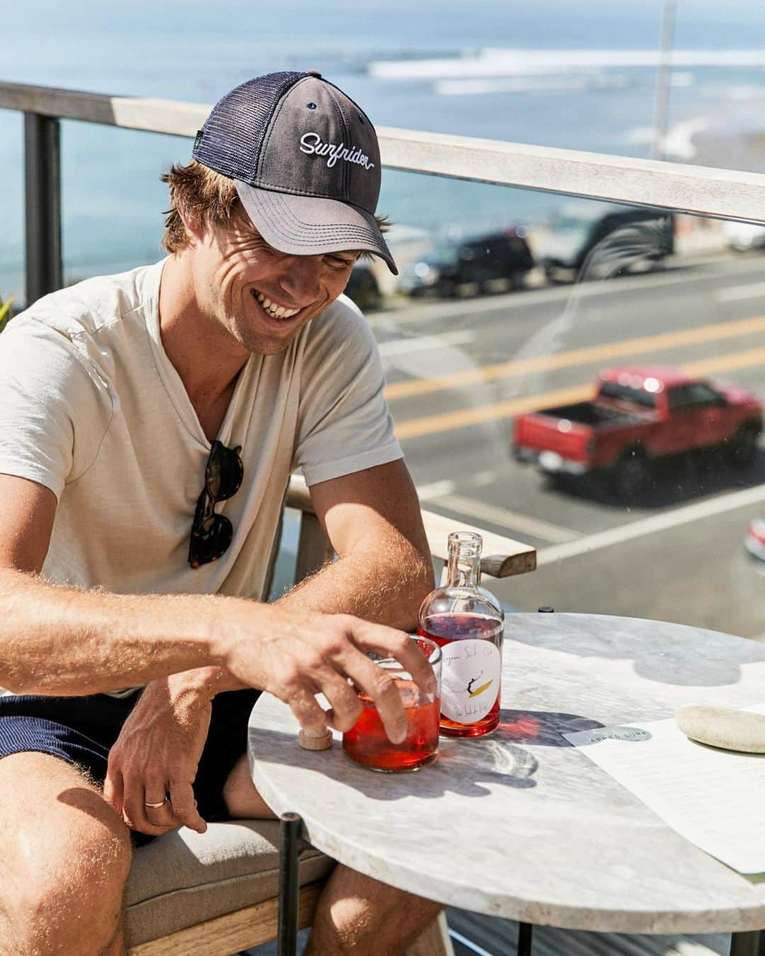 MR PORTERさんのインスタグラム写真 - (MR PORTERInstagram)「For tonight's cocktail hour we are joining Mr Matt Goodwin on the deck of his hotel @thesurfridermalibu for a spot of Apres Surf. The hotel isn't a stranger to a party and is situated next door to the Crazy Horse Saloon (which was, at one point, owned by Mr Neil Young) and legend has it that Young, Hendrix, The Doors and Mr Bob Dylan use to play their shows and then party at The Surfrider afterwards.   The team have channelled that carefree spirit into their cocktails and on the menu this evening is a Negroni Surf Club. Mix it up with the instructions below (or if you are lucky enough to be local you can pop by and pick one up pre-bottled for your next beach picnic)   Negroni Surf Club  1oz Amass Gin 1oz Campari 1oz Punt e Mes  Pour ingredients into a glass cocktail mixer, with three cubes of ice, gently stir in a circular pattern for 30 seconds. Prepare 12oz rocks glass with a large single cube of ice, strain and pour negroni mix onto cube of ice in glass. Add freshly peeled orange or bergamot rind for a garnish. Stir around the glass one time for scent 🍊  #MRPORTERGoneSurfin 🏄‍♂️ Bottle designed by @thecartorialist 📷@trevorkingphoto」7月18日 2時45分 - mrporter