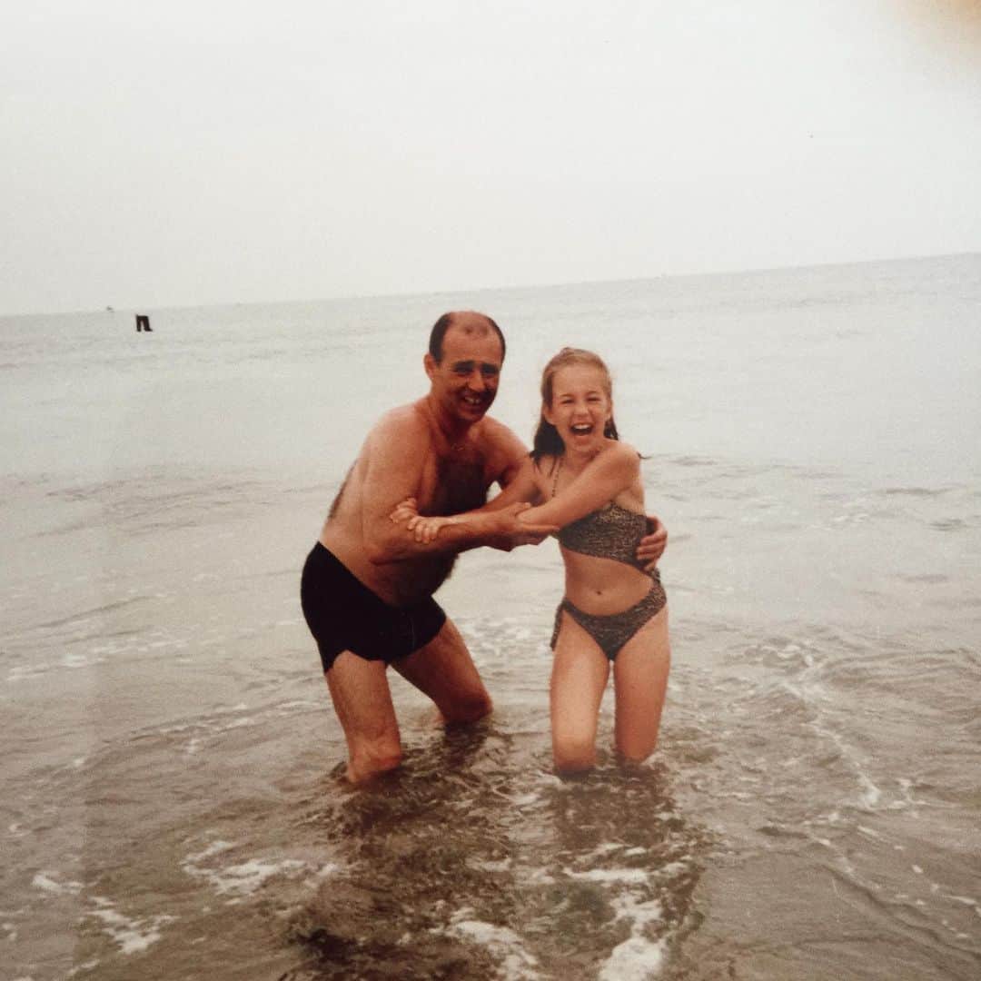 Helena Glazer Hodneさんのインスタグラム写真 - (Helena Glazer HodneInstagram)「On July 11th, I lost my dad💔. Exactly one month prior, he called to tell me that he was in the hospital because he was feeling incredibly sick. Over the course of the next few weeks, we discovered he had stage 4 colon cancer that spread to his liver. It was too hard for me to even talk about, so I never mentioned it here, but I tried to stay as hopeful as one could, while mentally preparing myself.   The thing is, you're never prepared. He passed away in the hospital, about 30 minutes after I left.  I've heard people talk about grief, but I never knew it could be so debilitating. I'll be standing there, making breakfast and the fact that he's no longer here will hit me like a big wave. You mean to tell me that if I call him, he won’t pick up? That can’t be right. He always picks up my calls!💔  Aside from being heartbroken, I've been feeling angry. Angry that covid prevented me from seeing him over the last few months. We went to bring him some groceries on his birthday (April 17th) and he came over to give me a hug and my response was.. "papa! don't get so close." The thought makes me sick to my stomach.  Aside from feeling angry, I also feel guilty. Guilty for not calling him as much as I should have. Guilty for not checking in as much as I should have. Guilty for postponing certain plans. I know it's not healthy to feel this way, but I do.  Hopefully one day I'll get to a place where I'm at peace.  He was my #1 supporter. Whenever I'd publish a new blogpost, he'd email me to tell me it's my best one yet. He'd praise Keith on his evolving photography skills, even when we thought the photos weren't our best. He was also so proud of Keith and our entire family.   There are so many things that will always remind me of him: tennis, the US Open (it was our yearly tradition - how will I even watch it on TV this year?), photography, chess, lasagna, green grapes, terriers, the Westminster dog show and the list goes on and on.  My heart is currently broken, but I am trying to find gratitude in the fact that I had the best father, ever.   I love you, papa. May you rest in peace. ❤️」7月18日 2時55分 - brooklynblonde1