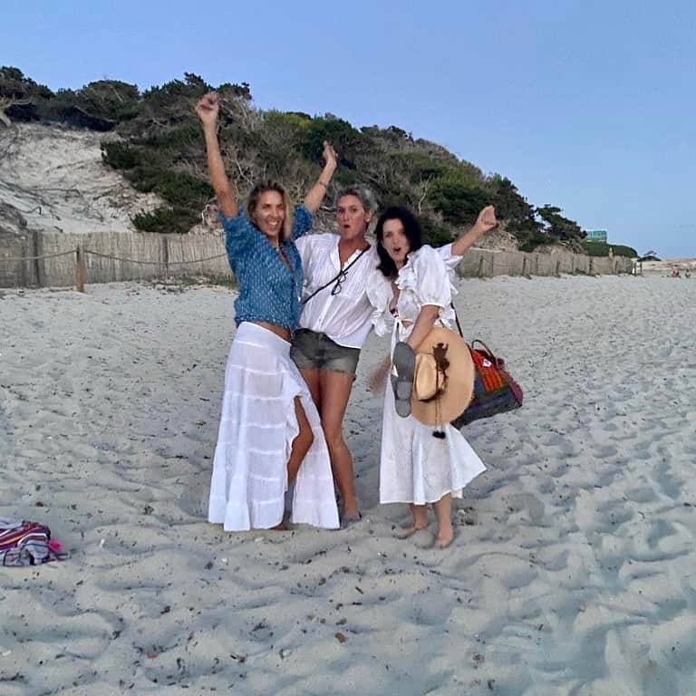 のインスタグラム：「People will forget what you said . People will forget what you wrote . but they will never forget what you made them feel. ❣️ . Nothing but love for you @bubififi69  @alinacaraman」
