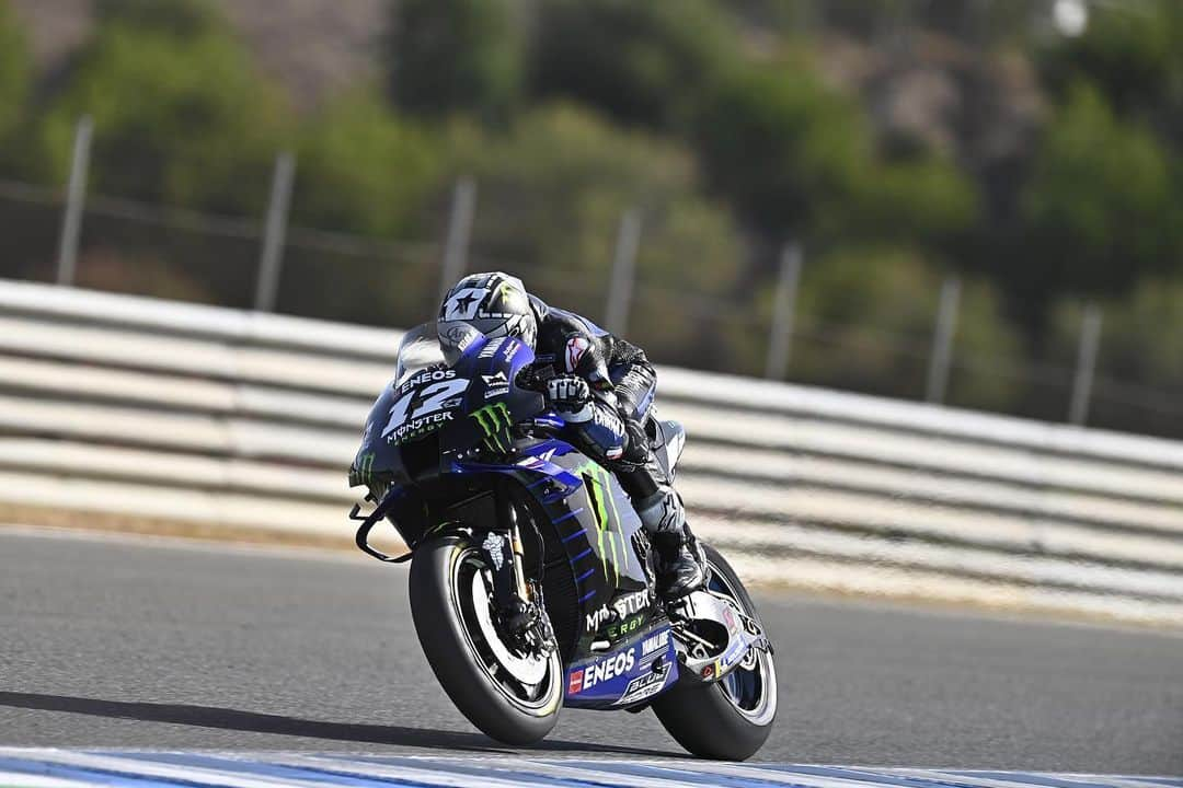 YamahaMotoGPさんのインスタグラム写真 - (YamahaMotoGPInstagram)「Sun’s out, Top Gun’s out ☀️  . . #MonsterYamaha  #MotoGP  #MotoGPisBack  #SpanishGP  @maverick12official」7月18日 3時15分 - yamahamotogp