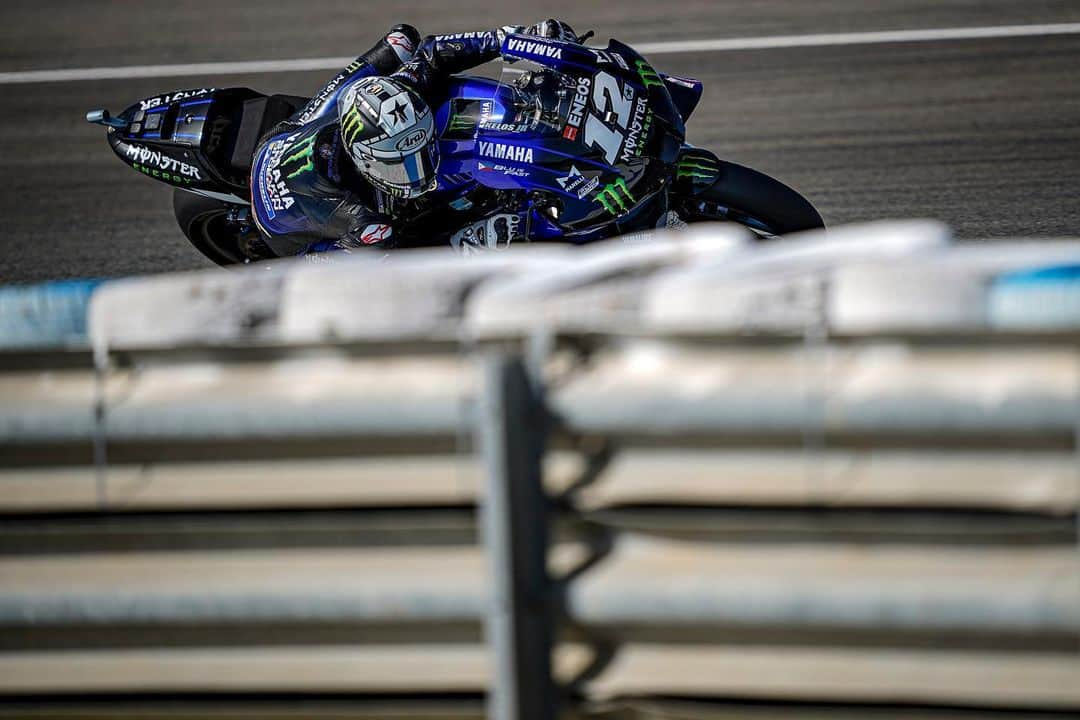 YamahaMotoGPさんのインスタグラム写真 - (YamahaMotoGPInstagram)「Sun’s out, Top Gun’s out ☀️  . . #MonsterYamaha  #MotoGP  #MotoGPisBack  #SpanishGP  @maverick12official」7月18日 3時15分 - yamahamotogp