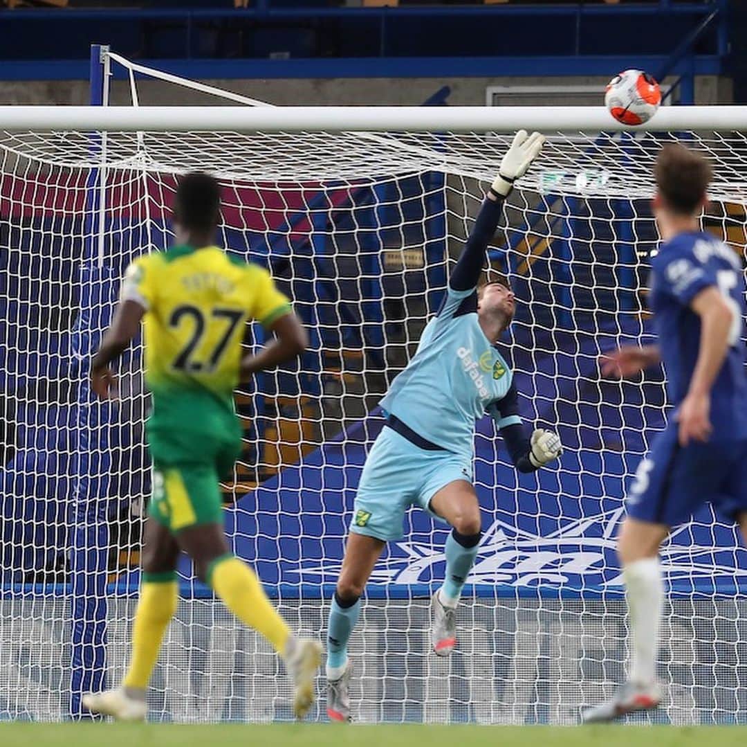 ティム・クルルさんのインスタグラム写真 - (ティム・クルルInstagram)「2 more games to go in this crazy @premierleague season.. Tomorrow vs Burnley at 5.30pm.. 🔰 #ncfc」7月18日 3時19分 - timkrulofficial