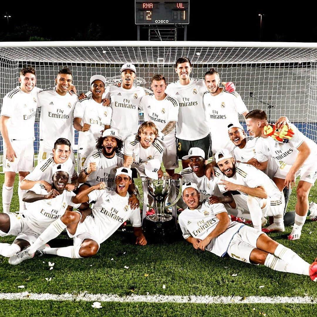 ガレス・ベイルさんのインスタグラム写真 - (ガレス・ベイルInstagram)「🏆 Champions!」7月18日 3時28分 - garethbale11