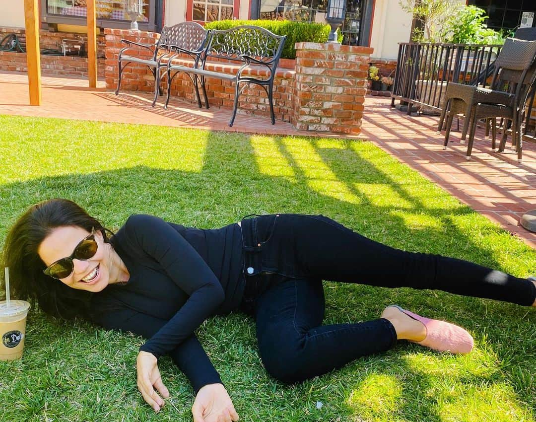 タミン・サーソクさんのインスタグラム写真 - (タミン・サーソクInstagram)「INSTAGRAM Vs REALITY. 🤷🏻‍♀️🤔 Bodysuit @goodamerican  Glasses @warbyparker Shoes @shopjillburrows」7月18日 3時31分 - tamminsursok