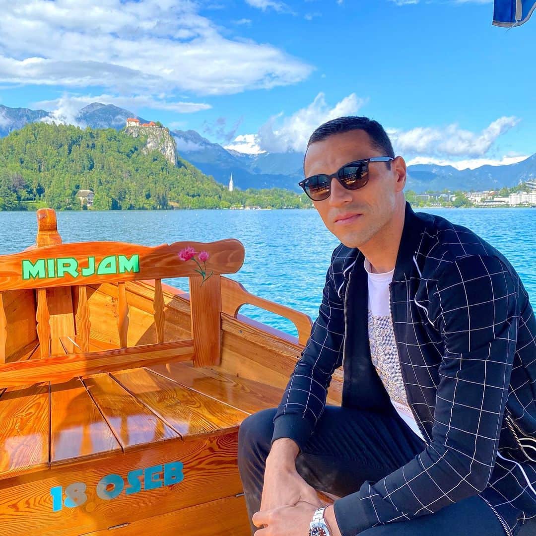 ロムロ・ソウザ・オレステス・カルデイラのインスタグラム：「Bled lake!!! 🇸🇮  . #BledLake #Lake #Slovenia」