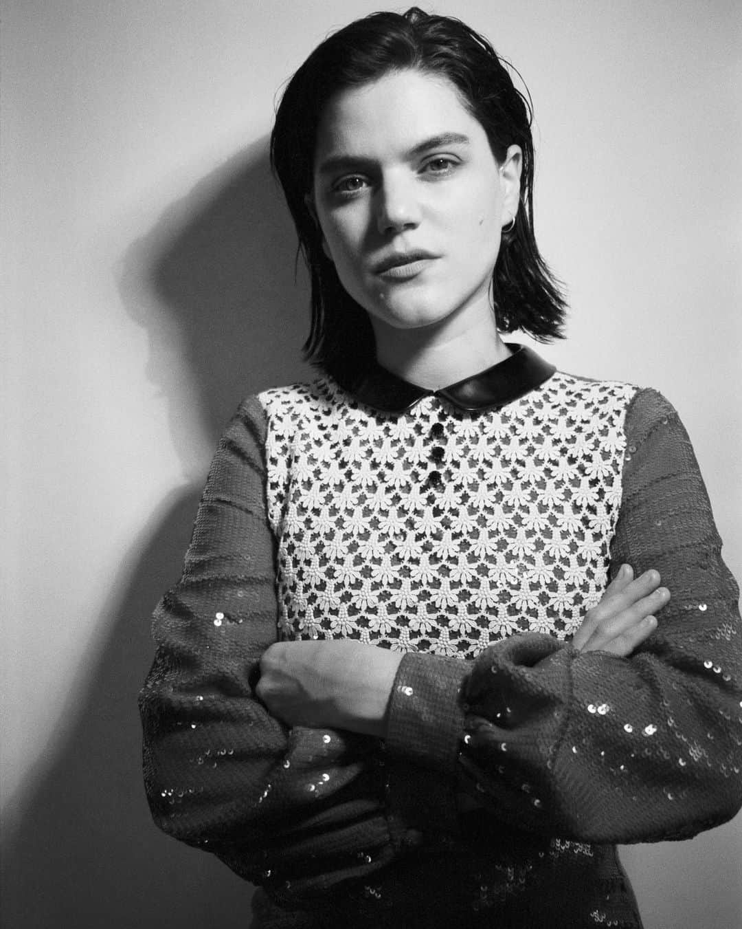 V Magazineさんのインスタグラム写真 - (V MagazineInstagram)「“I’m like four years pregnant,” says @sokothecat with a laugh, two weeks before the release of #FeelFeelings. But it’s not her baby Indigo who she’s referring to—it’s her third studio album that took almost four years to see the light. The French singer-songwriter, actress and model released her latest body of work this past week, after a few years in the making. As an avid proponent of therapy and self-improvement, SOKO describes how a period of voluntary celibacy allowed her to redirect all her energy towards music, and truly focus on herself, telling V “My creativity was pouring. I was just waking up every morning, stoked to be making music. I turned my life into this quest for validation into just being playful. Accepting that my friends, my work, my creativity, and my family was enough and that made me thrive.” Head to the link in bio to discover the full story! — Photography by @cameronmccool  Soko wears dress @gucci」7月18日 3時53分 - vmagazine