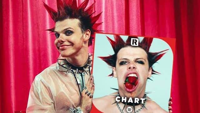Rock Soundさんのインスタグラム写真 - (Rock SoundInstagram)「There's a new song at the top of the Rock Sound Chart, and it's none other than YUNGBLUD with 'Strawberry Lipstick'!  Search Rock Sound on Spotify to check out the full chart」7月18日 4時00分 - rocksound
