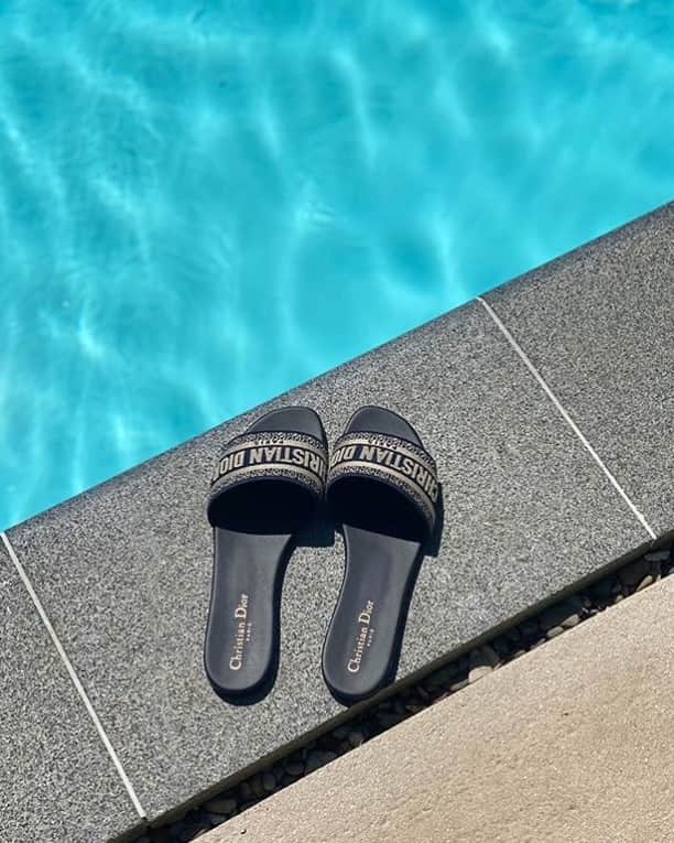GILTのインスタグラム：「Sry, can’t talk. Currently poolside with #ChristianDior. Photo by @jjj_world.」