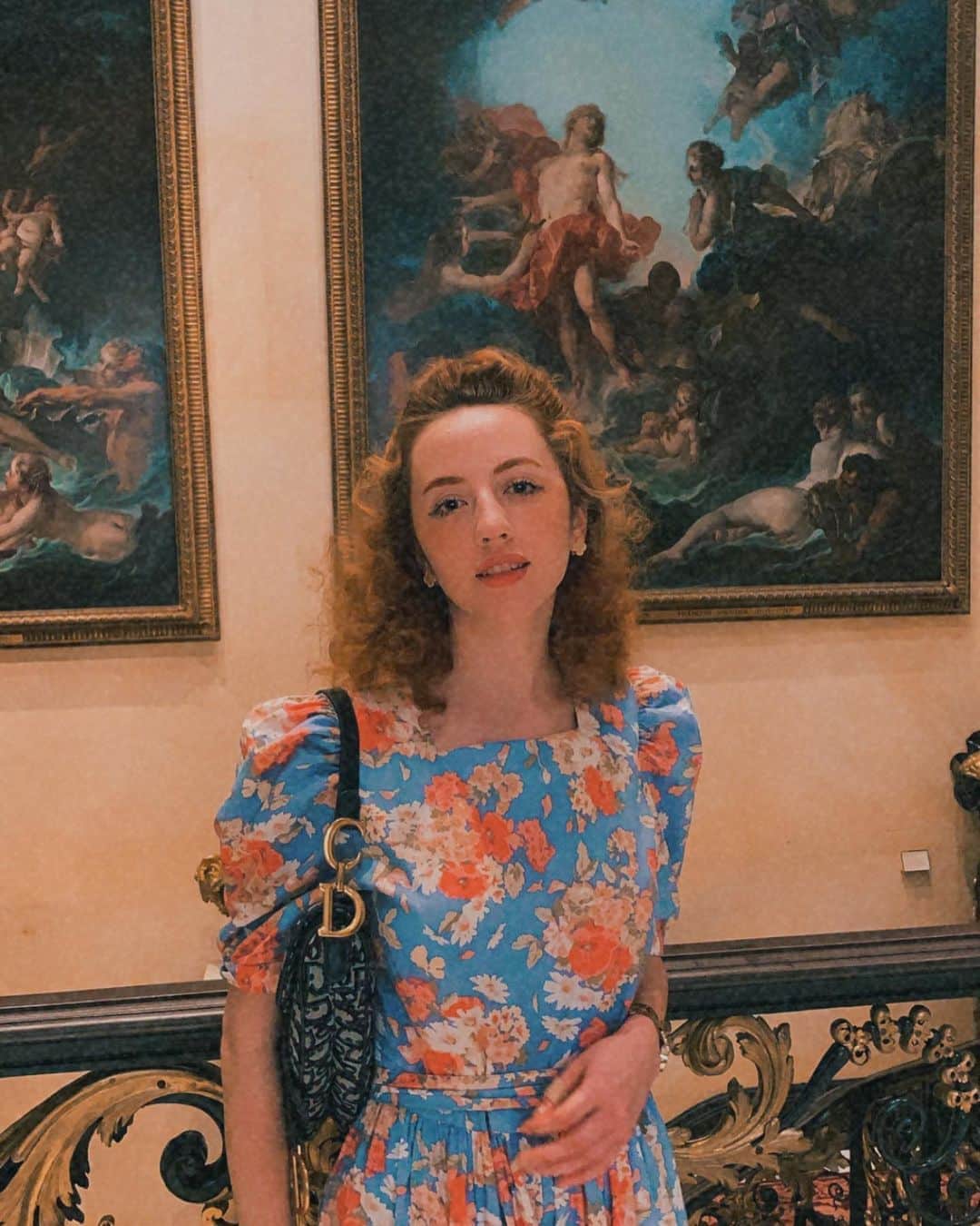 ベッキー・クルーエルのインスタグラム：「my favourite art house in all of london, @wallacemuseum has reopened! I was able to visit today, it was so quiet and very socially distanced, I felt so lucky to have so much peaceful time to take in these exclusive sights and culture. ⁣ ⁣ The Wallace Collection is a museum that was originally a private collection - one of the conditions of it becoming a museum was that none of its art may be loaned out, or leave the building, so if you want to see these incredible works of Boucher, you must come in person! ⁣ ⁣ I was able to see the rising of the sun which I actually recreated last year with my painting portraits series 😊 so amazing to see it in real life! #boucher #francoisboucher #thewallacecollection #arthistory #therisingofthesun」