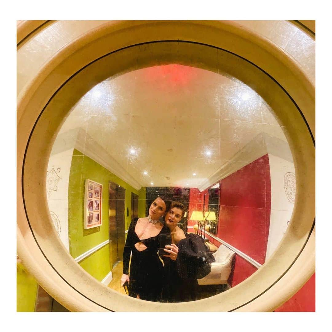 シャンテル・ヴァンサンテンのインスタグラム：「CELEBRATING THIS WONDERFUL WOMAN TODAY!!!!! Happy Birthday @sjonig I am so grateful you were born and I get to witness your light and receive your love! You are such a force of strength, fierceness and all heart!!!! I LOVE YOU WIFEY! ❤️」