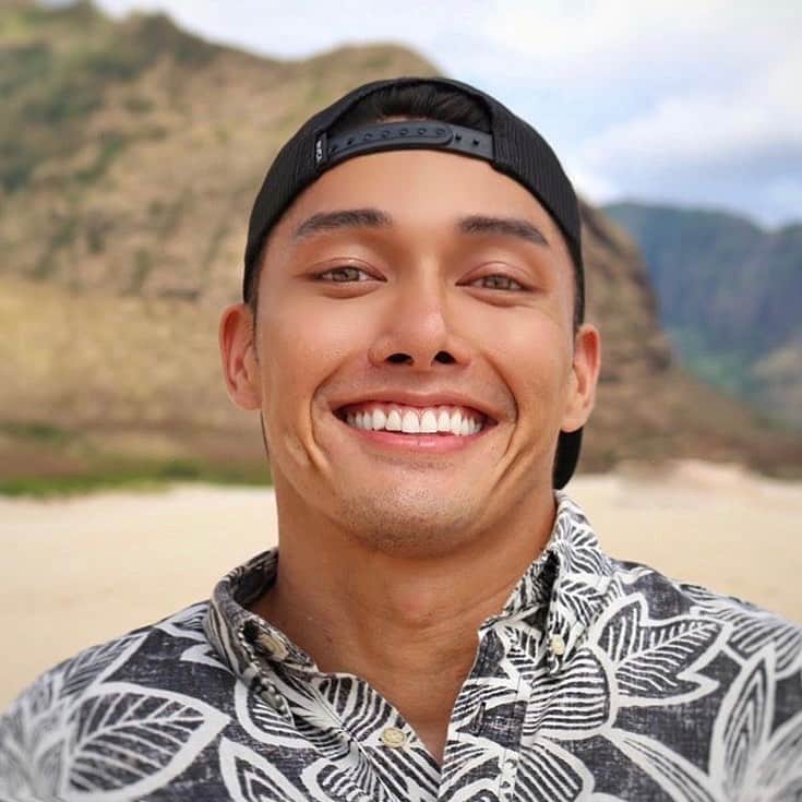 レインスプーナーさんのインスタグラム写真 - (レインスプーナーInstagram)「Smile. It’s Aloha Friday.  📸: @saia.loha   #reynspooner #alohafriday #alohashirt #hawaiianstyle」7月18日 4時18分 - reynspooner