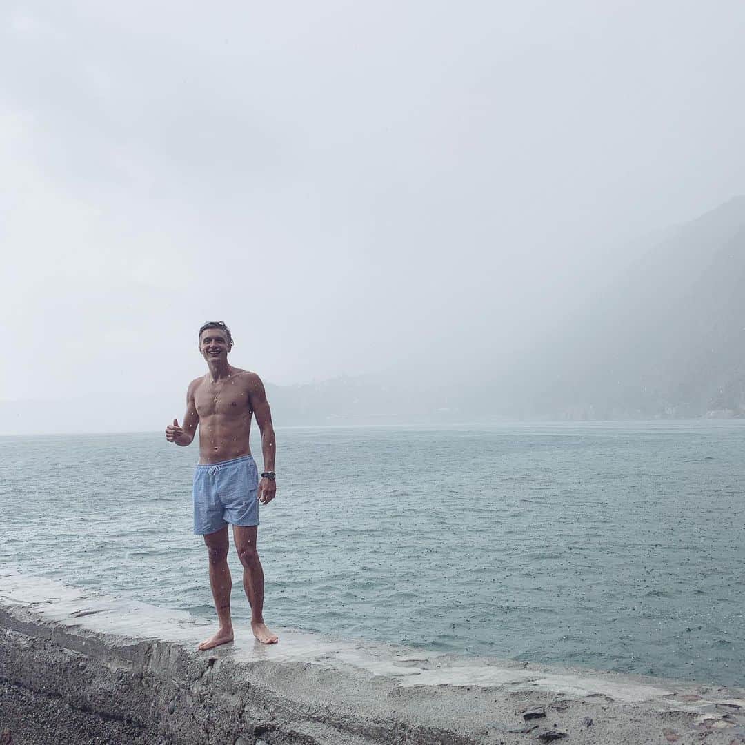 のインスタグラム：「In the rain top」