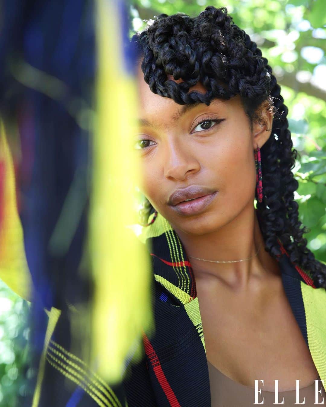 ELLE Magazineさんのインスタグラム写真 - (ELLE MagazineInstagram)「"[Society] takes away our ability to participate in a larger collective and nuanced Black imaginary world,” @yarashahidi told ELLE for our August digital issue. “Because we are consistently burdened with the task of dealing with our reality. There’s very little space to participate in something that is unknown, because there’s so much to handle in our present. [But] we need this imagination and creative force to completely reconstruct our reality. To not only destroy, but to completely reconstruct what the future looks like.”  ELLE August 2020:⁣⁣ Editor-in-Chief: @ninagarcia⁣⁣ Talent: @yarashahidi⁣⁣ Written by: @kaitlyngreenidge⁣ Photographer: @afshinashahidi⁣⁣ Stylist: @jasonbolden ⁣⁣ Makeup: @YaraShahidi⁣⁣ Hair: @chocolatemommyluv」7月18日 4時37分 - elleusa