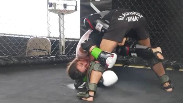 マッケンジー・ダーンのインスタグラム：「At the @blackhousemma playground during my last fight camp! Excited to start a new one and continue evolving!  • • •  Um pouco da brincadeira do meu último Camp, feliz em começar outro e estar sempre evoluindo!   Video: @vincetheanomaly」