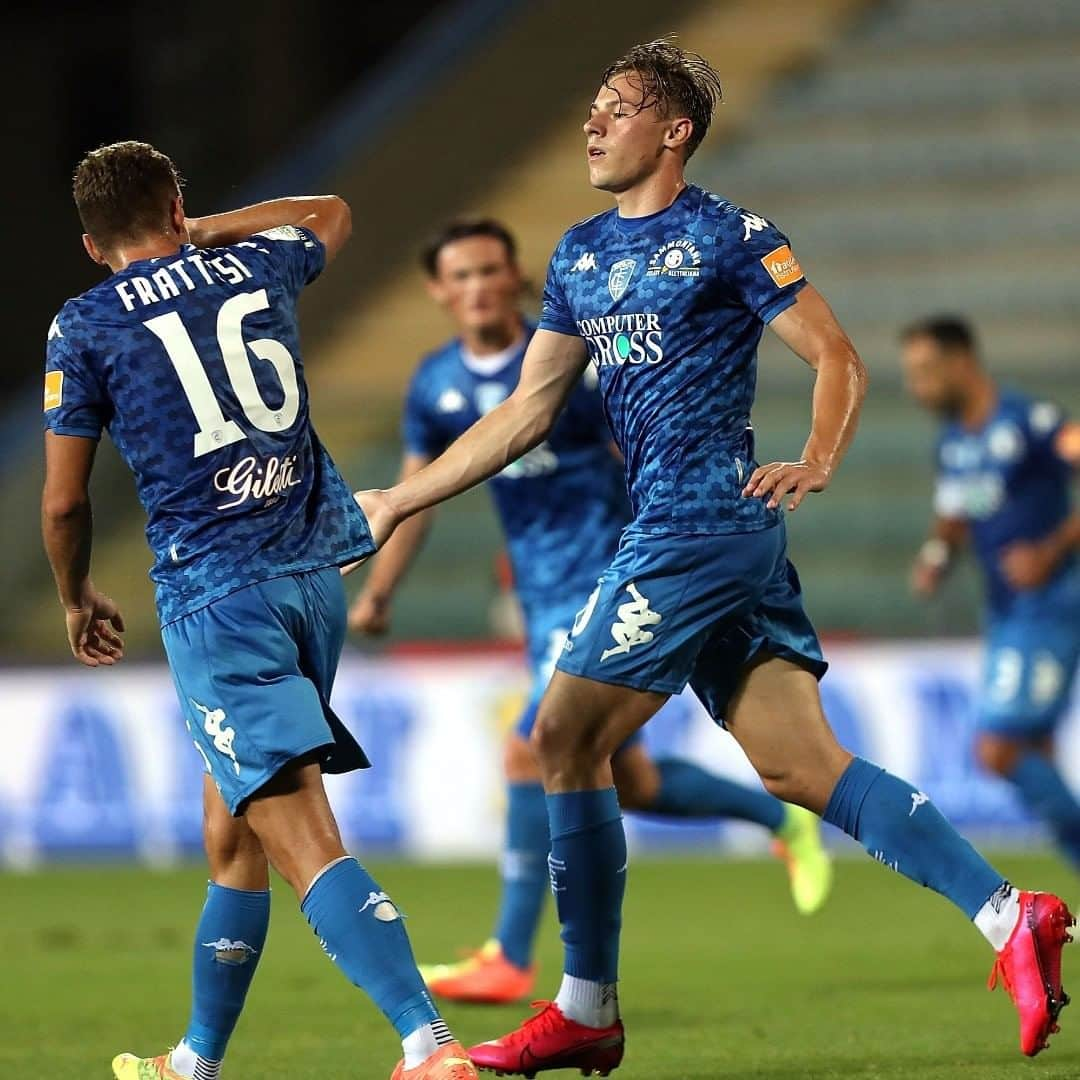 エンポリFCさんのインスタグラム写真 - (エンポリFCInstagram)「📸 L'esultanza di Szymon Zurkowski dopo il gol del raddoppio azzurro, dopo la prima rete con la maglia dell'Empoli #EMPENT」7月18日 5時01分 - empoli_fc_official