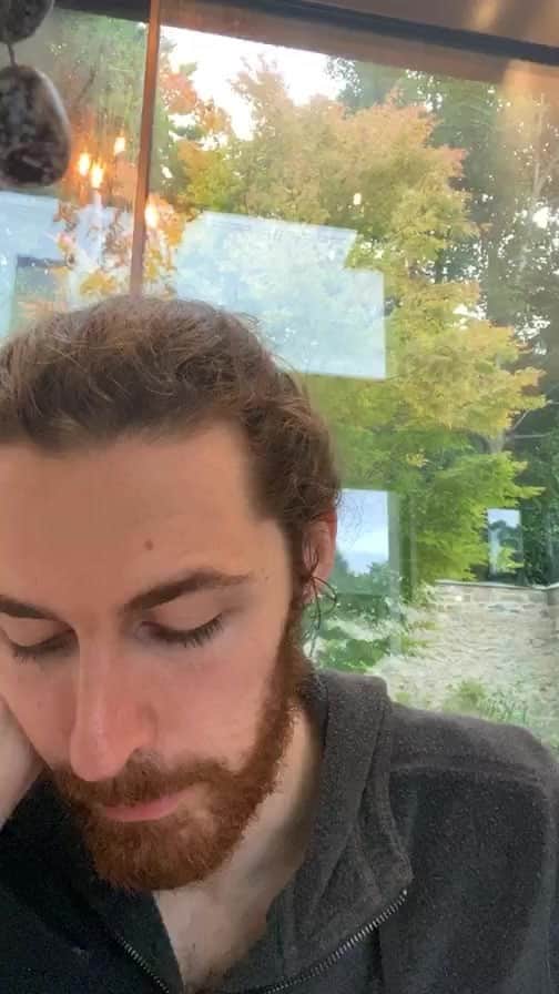 ホージアのインスタグラム：「A few poems and excepts once more. Thanks for tuning in, Happy Friday <3」