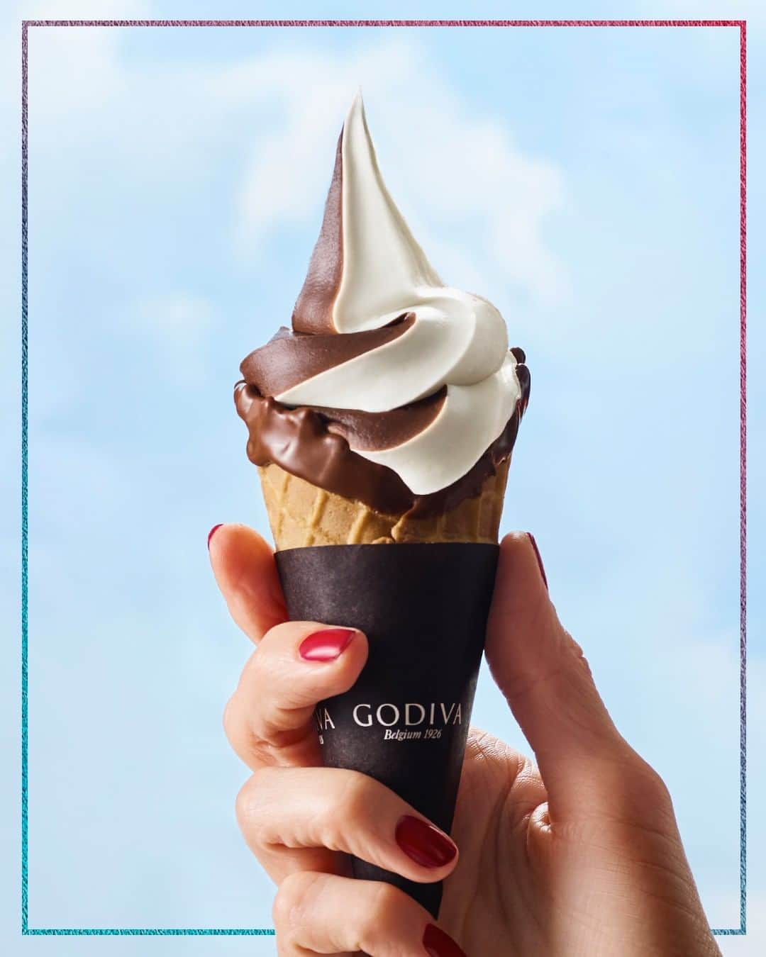 GODIVAさんのインスタグラム写真 - (GODIVAInstagram)「#NationalIceCreamDay is on the 19th! All Soft Serve and Sundaes will be buy one get one 50% off. Tag who you’re celebrating with. 👇🍦👯‍♀️」7月18日 5時05分 - godiva