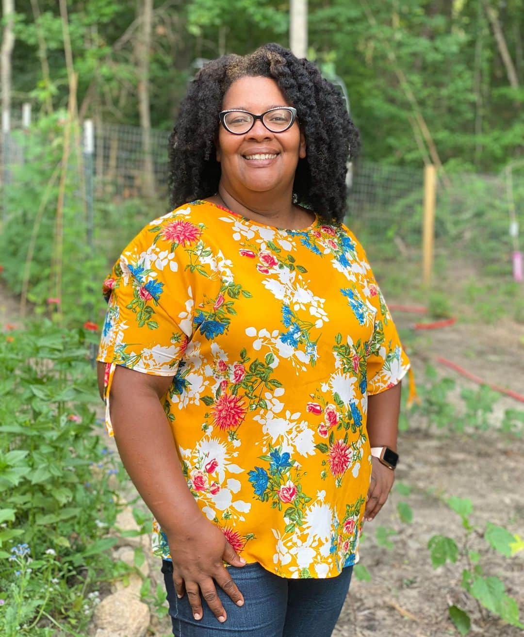 Grace Bonneyのインスタグラム：「Growing your own food no matter how small the garden can have a positive impact on your health.  Consider starting a garden today whether it’s herbs, salad greens or the perfect tomato for your sandwiches you will be rewarded with delicious food.   As a registered dietitian I see first hand the impact of food deserts, health disparities and educational deficits on the health of my patients.  In order to be part of the solution, I am in the process of starting my own business @nutritionandhealthsolutions to provide health coaching, medical nutrition therapy, meal planning assistance as well as cooking demonstrations to prevent and manage chronic conditions or just improve overall health.  I would appreciate your support and business.   Thank you for following along this week Stacie @staciespaces, Tam @taminthegarden  and I appreciate all of your support.   Here are some additional homesteading accounts that you may enjoy learning from.   2. @Kirinyaga_wellness  3. @Leafandbeanfarm  4. @Handmade_on_the_homestead_ 5. @Black_suburban_homestead  6. @hawkinshomesteadfarms  7. @Blackhomesteader  8. @Steadinthecity  9. @Jcreekexplores 10. @Mrsjzarurbanfarmer」