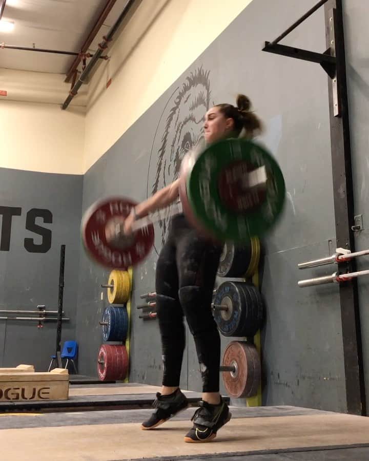 マッティ・ロジャーズのインスタグラム：「P r e c i s i o n.   And also I’m ready for back off week to be over now. @roguefitness」