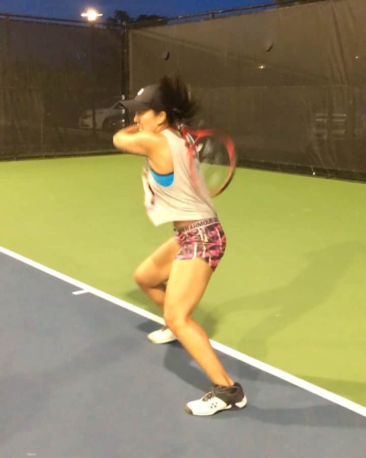 のインスタグラム：「1% better everyday🎾👆🔥✨ 毎日1%ずつでも進歩。  #letsgo • • #テニス #トレーニング #アスリート #筋トレ #筋トレ女子 #スポーツ #日焼け #アメリカ #tennis #sports #life #gym #training #fitness #fit #athlete #tennisplayer #work #houston #home  #테니스 #스포츠  #운동 #love #ヒューストン」