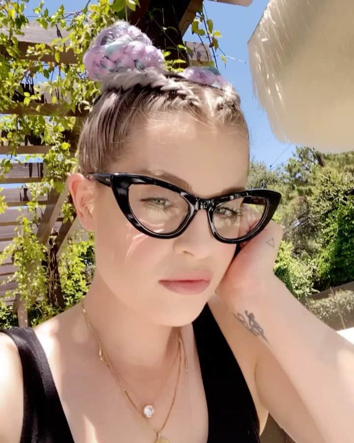 ケリー・オズボーンのインスタグラム：「I really mean it!!! 💜」