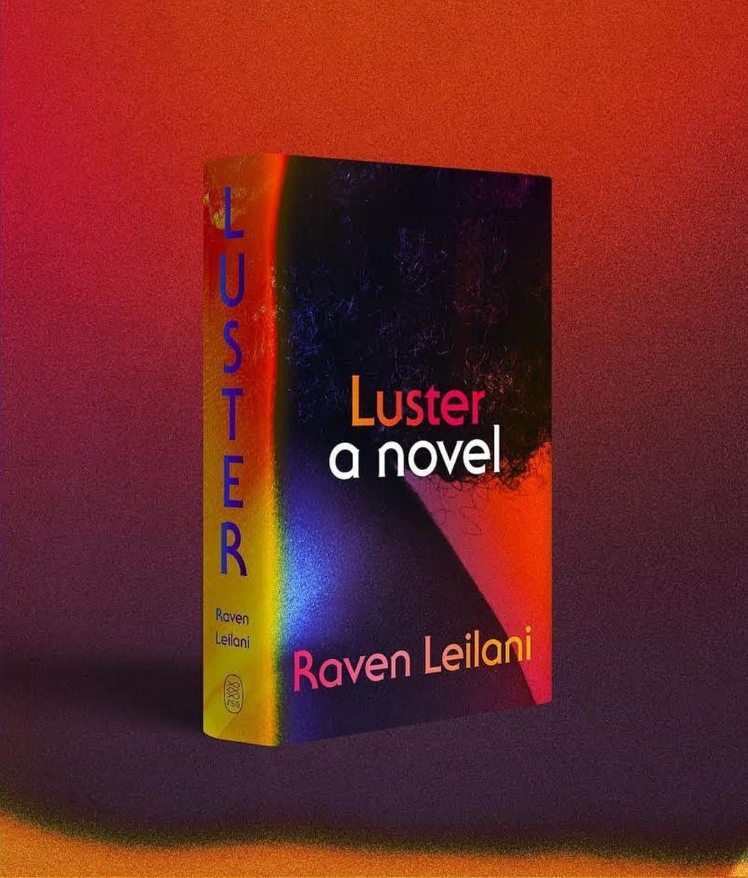 タヴィ・ゲヴィンソンのインスタグラム：「LUSTER. By @raven_leilani. Out August 4. On every page a shudder of recognition, then a lol, then an electroshock. It's gutting and hilarious and lush. Every detail builds so beautifully, I don't want to spoil anything, but if you want to forget yourself in a passage like the one pictured above, 100 times over, this is your next read! So, I am thrilled to be hosting a galley giveaway on this very post. All you have to do is leave a comment below and then @fsgbooks will randomly select 10 commenters to mail the book to. Make sure you're following both me & @fsgbooks. Deadline to leave a comment is 7/21. And if you want to win custom Luster nail polish by @25thandjune plus a bundle of books by a bunch of amazing writers who are ALSO #luster stans...go to fsgworkinprogress.com/luster-sweepstakes ✨✨✨」