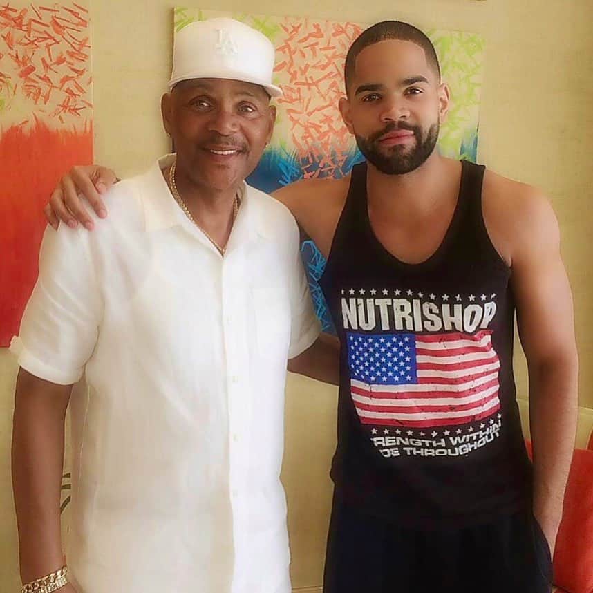 ディジョン・タルトンのインスタグラム：「Happy “Len Talton” Day! THANK YOU to the best Father, Husband, Uncle and Man to do it. Today and everyday we celebrate you! Rest Easy King! 💙🙏🏽」