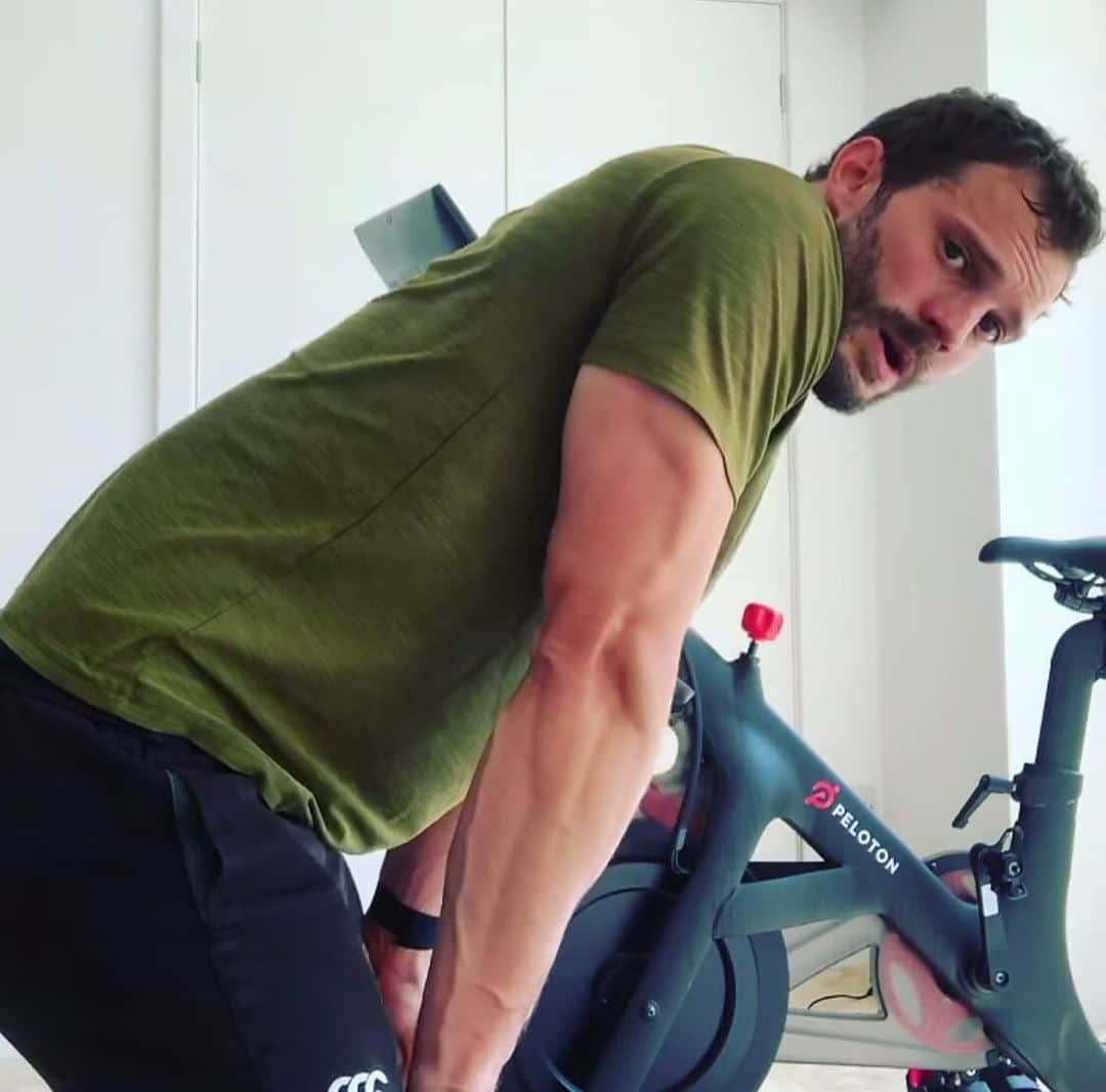 Just Jaredさんのインスタグラム写真 - (Just JaredInstagram)「@jamiedornan revealed on Instagram today that he likes to work out while listening to musicals! #JamieDornan Photos: @jamiedornan」7月18日 5時36分 - justjared